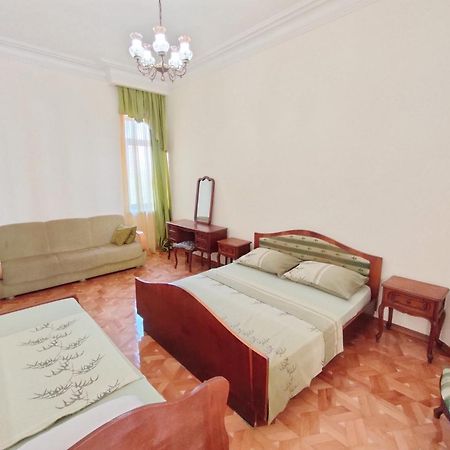 Batumi Sun Hostel Екстер'єр фото