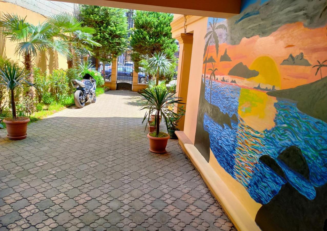 Batumi Sun Hostel Екстер'єр фото
